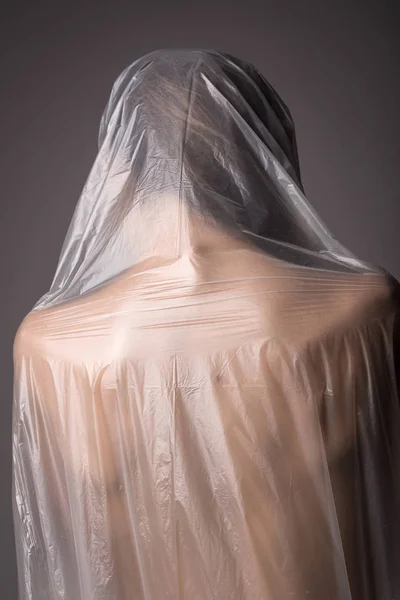Imagen Conceptual Del Retrato Mujer Joven Bajo Lámina Plástico Transparente —  Fotos de Stock
