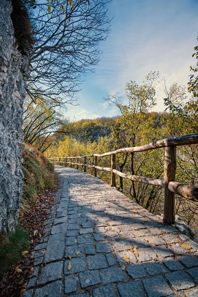 Caminho Com Cerca Madeira Por Lago Luz Solar Brilhante Plitvice — Fotografia de Stock