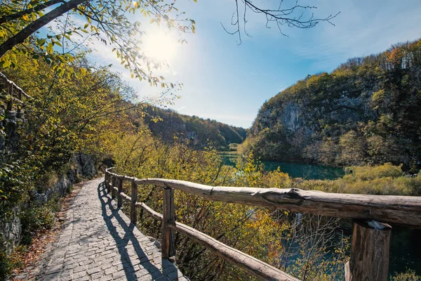 Weg Mit Holzzaun See Hellen Sonnenlicht Nationalpark Plitvicer Seen Kroatien — Stockfoto