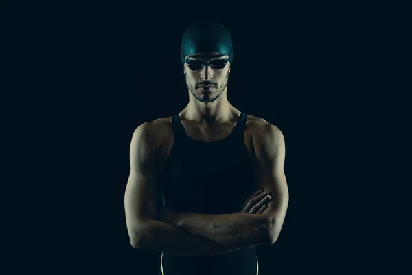 Siyah Arka Plan Karşı Profesyonel Atlet Yüzücü Stüdyo Portre Mavi — Stok fotoğraf