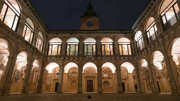 Átrio Archiginnasio Noite Atualmente Abriga Biblioteca Municipal Famoso Teatro Anatômico — Fotografia de Stock