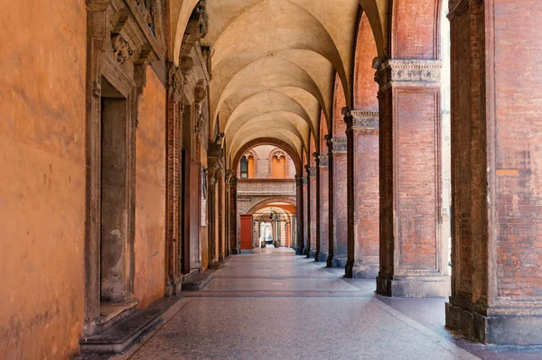 Θέα Στην Παλιά Οδό Portici Strada Maggiore Στην Μπολόνια Ιταλία — Φωτογραφία Αρχείου