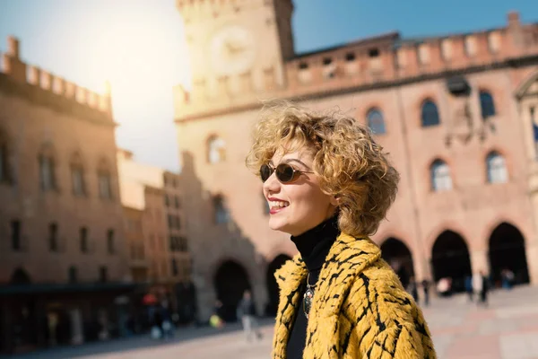 Piazza Maggiore Bologna Talya Mutlu Güzel Kadın Portre Açık Havada — Stok fotoğraf