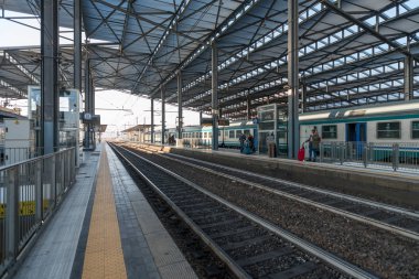 Parma, İtalya - Aralık, 2018: Tren istasyonu iç görünümü.