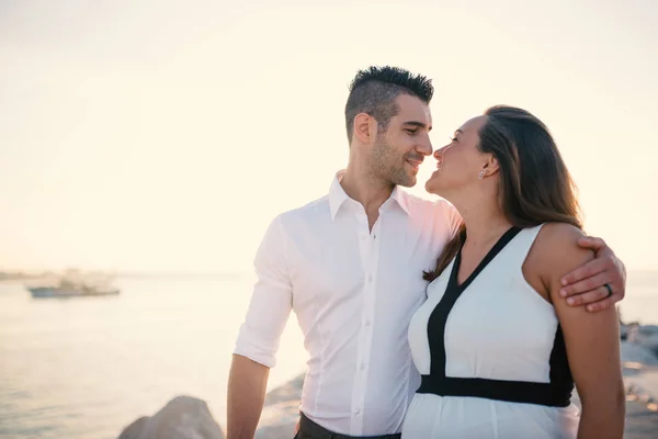 Couple Intimate Portrait Together Beach Summer Sunset Natural Flare Man — Stockfoto