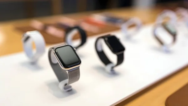Relógios Apple Tabela Exibição Apple Store Tiro Perto — Fotografia de Stock