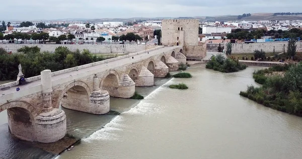 罗马桥空中全景在早晨 科尔多瓦 安达卢西亚 西班牙 — 图库照片