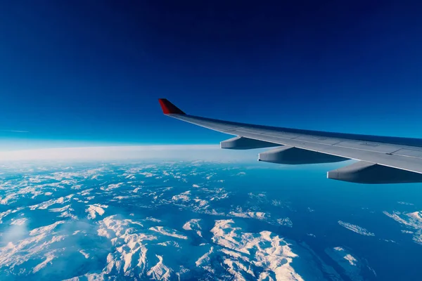 Montañas Con Vista Aérea Nieve Desde Ventana Del Avión — Foto de Stock