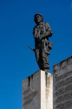Santa Clara, Küba - Mart, 2019: Plaza de la Revolucion'da heykel ve Mozole ile Ernesto Che Guevara Anıtı.