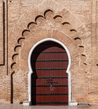 Marakeş'te tipik ahşap kapı, Fas.