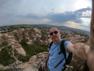 Go Pro Kapadokya 'da Orta Çağ adamıyla özçekim portresi, Türkiye. 