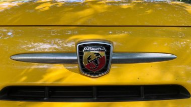Corte, Korsika - Temmuz, 2018: Yeni Fiat 500 Abarth.