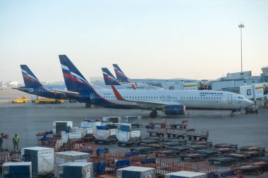 Moskova - Mayıs 2018: Sheremetyevo Uluslararası Havaalanı'nda Aeroflot Russian Airlines uçakları. Aeroflot, Rusya Federasyonu'nun bayrak taşıyıcısı ve en büyük havayolu şirketidir..