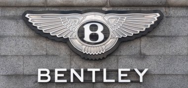 Moskova - Circa Mayıs, 2018: Mağaza duvarında Bentley logosu. Bentley Motors Limited lüks otomobil ve Suvs Bir İngiliz üretici ve pazarlamacı.