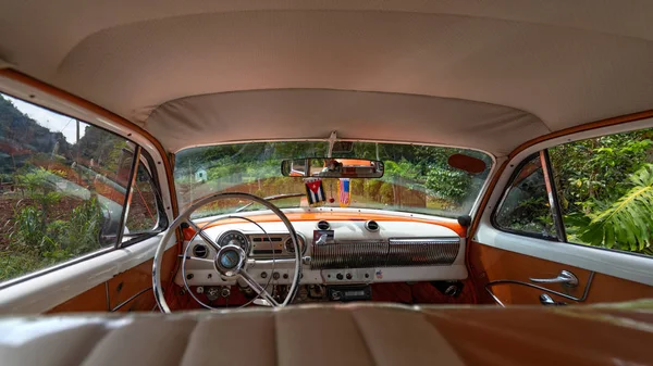 ビナレス キューバ 2019年3月 アメリカの古いキューバ車のパノラマインテリアビュー — ストック写真