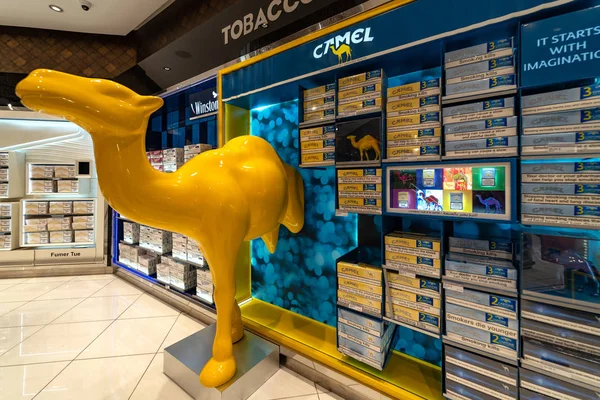 Marrakesh Marokko April 2019 Kameel Sigaretten Binnen Duty Free Shop — Stockfoto