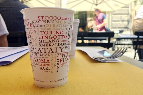 ボローニャ イタリア 2018 レストランで食べる紙ガラス — ストック写真