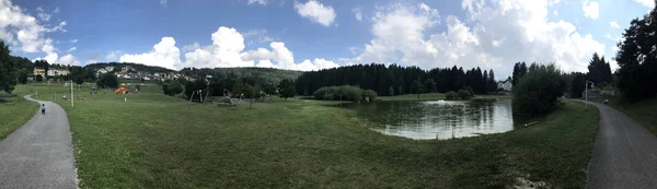 帕卢公园在拉瓦罗内 这是一个著名的地方 其湖在意大利的特伦蒂诺阿尔托阿迪格地区 — 图库照片