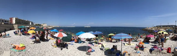 Bisceglie Italia Agosto 2018 Spiaggia Piena Turisti Estate — Foto Stock