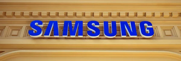 Moscow Circa Maio 2018 Logotipo Samsung Dentro Histórica Loja Departamento — Fotografia de Stock