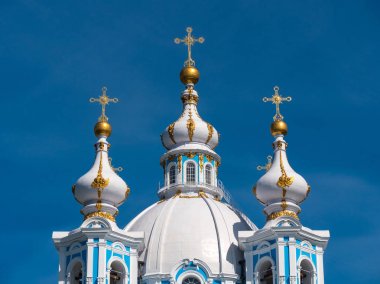 Smolny Katedrali detay, Güneşli bir günde Smolny Manastırı mimari topluluğun bir parçası. Saint Petersburg, Rusya Federasyonu.