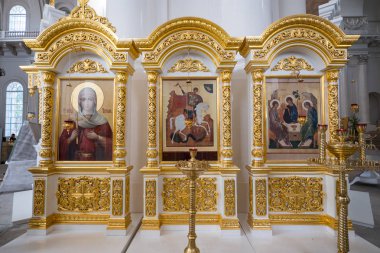 Saint Petersburg - Çerkez mayıs, 2018: Smolny Katedrali iç görünümü, Smolny Manastırı mimari topluluğun bir parçası, hiçbir kişi ile güneşli bir günde. Saint Petersburg, Rusya Federasyonu.