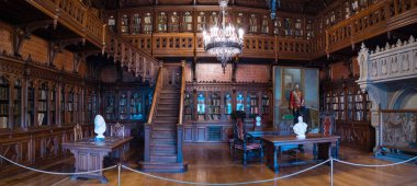 St. Petersburg - Çerkez mayıs, 2018: Kış Lık Saray iç görünümü, Nikolay İkinci Gotik kütüphanesi - Hermitage. 
