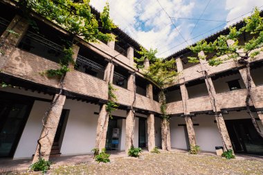 Granada, İspanya - Circa June, 2018: Doble de Oro Court.
