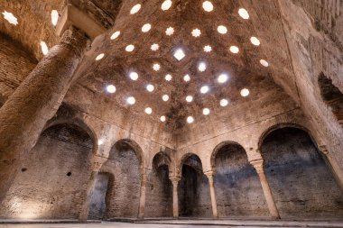 Granada, İspanya - Circa Haziran, 2018: Arap Hamamları El Banuelo'nun iç görünümü.