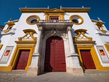 Süvari Boğa Güreşi'nin Gerçek Maestranza'sı, Boğa güreşleri için İspanya'nın en büyük arenalarından biri. Seville, İspanya.
