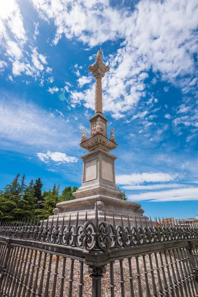 Obelisc Grenada Miasto Hiszpanii — Zdjęcie stockowe