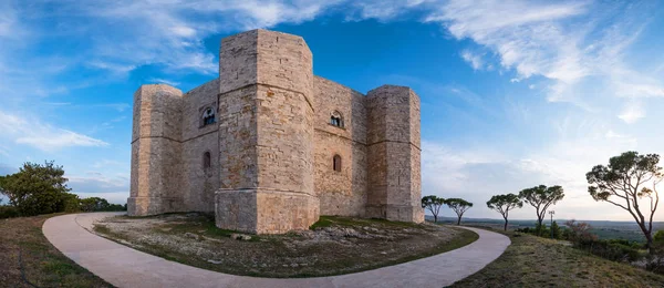 Panoramiczny Widok Castel Del Monte Słynny Zamek Zbudowany Ośmiokątnym Kształcie — Zdjęcie stockowe