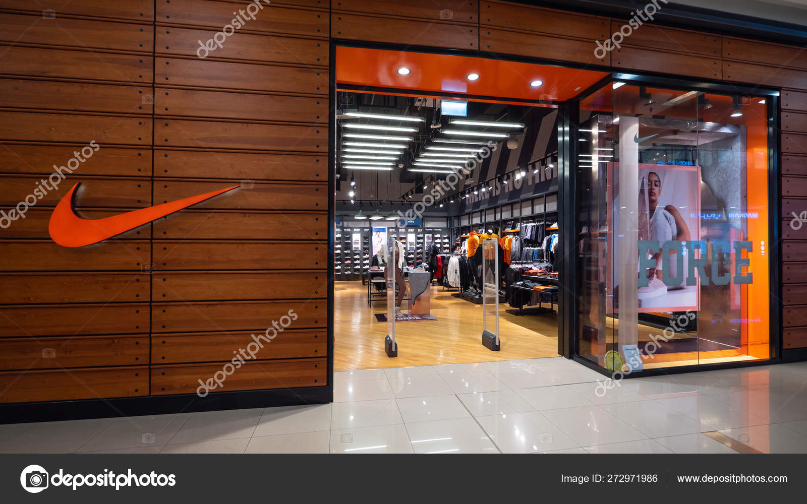 Panorama válvula aerolíneas Dubai October 2018 Nike Store Dubai Mall Nike One World's – Stock Editorial  Photo © pio3 #272971986