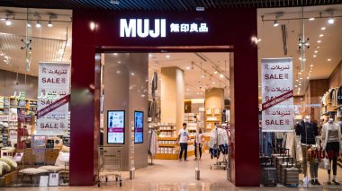 Dubai - Ekim 2018: Dubai Alışveriş Merkezi içinde Muji Store