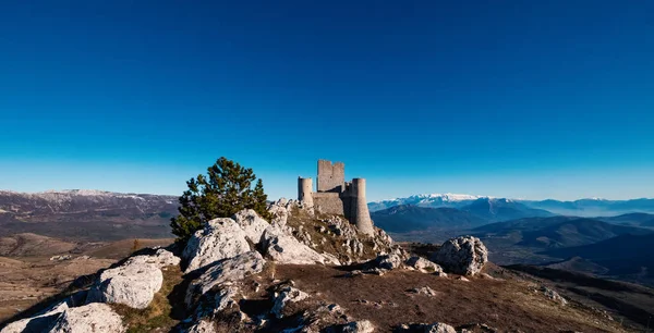 Panoramatický Pohled Rocca Calascia Modrou Oblohou Abruzzo Itálie — Stock fotografie