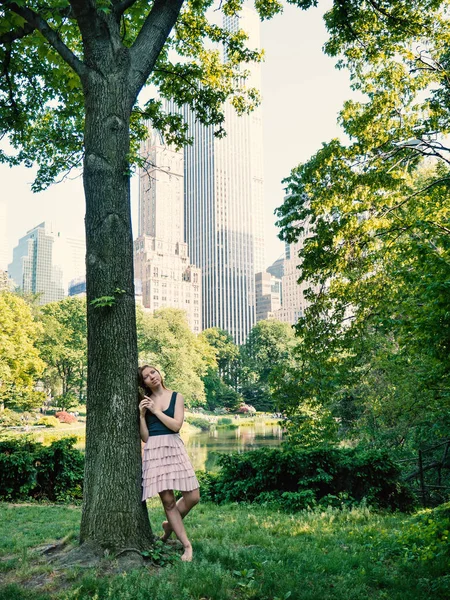 New York Central Park Siluet Arka Plan Ile Romantik Balerin — Stok fotoğraf