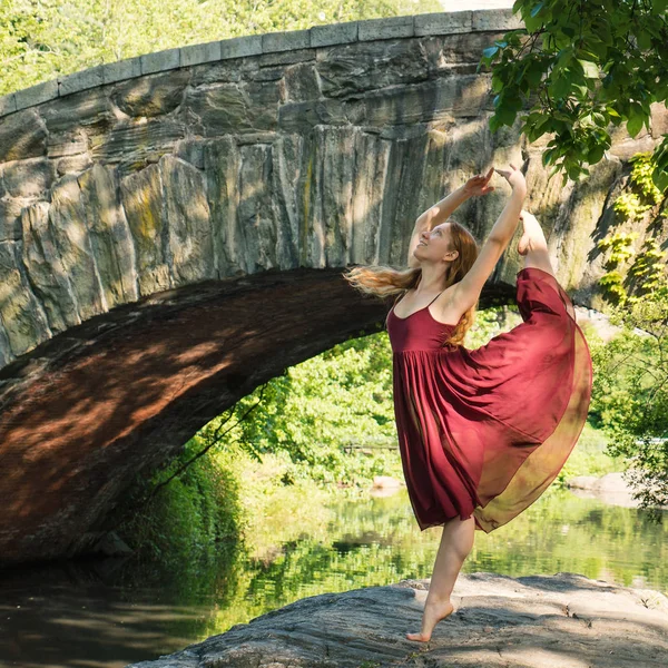 Молодая Красивая Балерина Танцует Центральном Парке Нью Йорка Проект Балерина — стоковое фото
