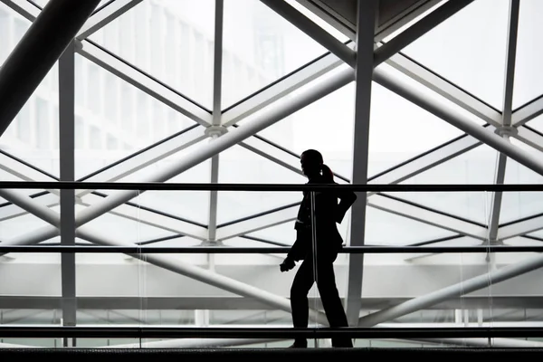 London Juni 2015 Frauensilhouette Bahnhof King Cross — Stockfoto