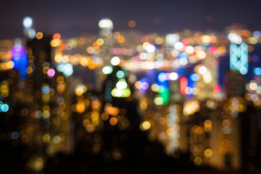 Gece hong kong siluetinin bulanık görünümü