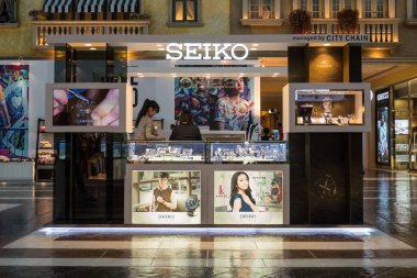 Macau, Çin - 27 Kasım 2015: Seiko mağazası. Seiko saat ürünleri, takı, hassas aletler ve hassas mekanik üreten bir Japon şirketidir.