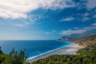 Nonza Beach Corsica, Fransa için havadan görünümü. 