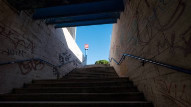 Rome, İtalya - Ekim, 2016 yaklaşık: Çıkış Metro İstasyonu'na. Ağ açtım yapım o 1955'te ülkenin en eski. 