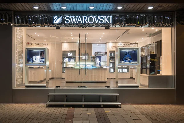 ГОНКОНГ, КИТАЯ - 25 НОЯБРЯ 2015 г.: Хрустальные украшения Swarovski — стоковое фото