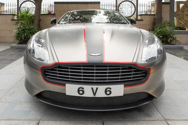 HONG KONG, CHINA - NOVEMBRO 26, 2015: Aston Martin DB9 front vie — Fotografia de Stock