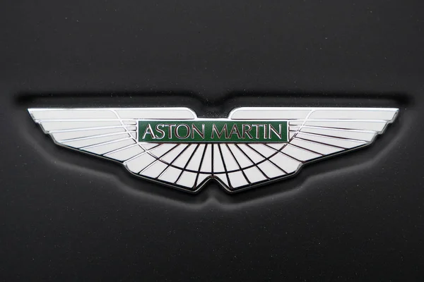 Гонконг, Китай-26 листопада 2015: подробиці логотипу. Aston Martin — стокове фото