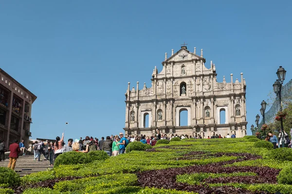 Macau China November 2015 Tourists Visiting Saint Paul Cathedral Built — Stock Photo, Image