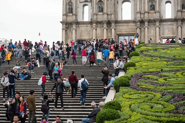 Macau China November 2015 Tourists Visiting Saint Paul Cathedral Built — Stock Photo, Image