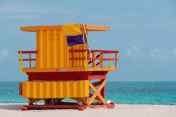 Torre Salvavidas Típico Estilo Art Déco Colorido Día Soleado Verano —  Fotos de Stock