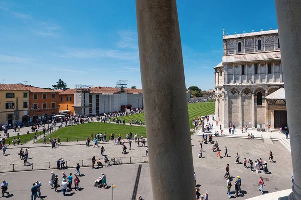 Pisa Włochy Maj 2016 Turyści Odwiedzający Campo Dei Miracoli Krzywej — Zdjęcie stockowe