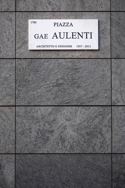 意大利米兰 2016年9月28日 Gae Aulenti 大理石板材在同名广场 Finalcial 区在加里波第门建造为博览会 — 图库照片